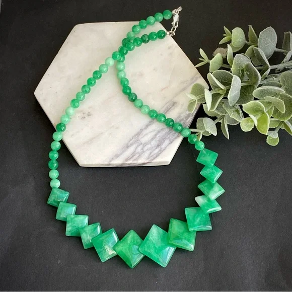 Green Jade Necklace Earring Set Handmade Gemstone Jewelry - Picture 5 of 9